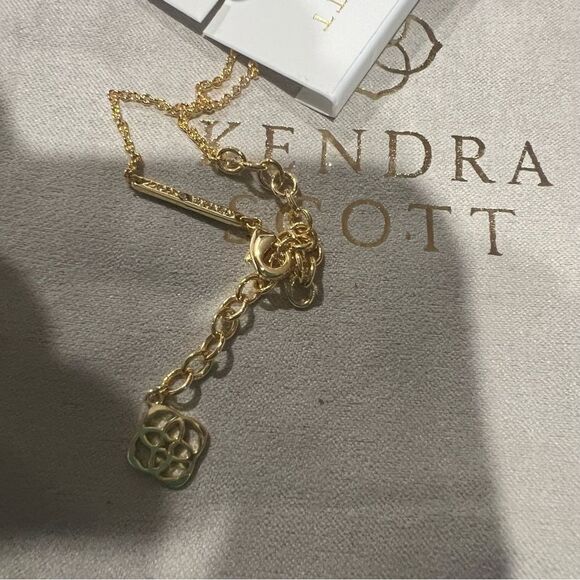 NWOT Kendra Scott Ari Heart Gold Pendant Necklace in Ivory Mother-of-Pearl - Picture 8 of 8